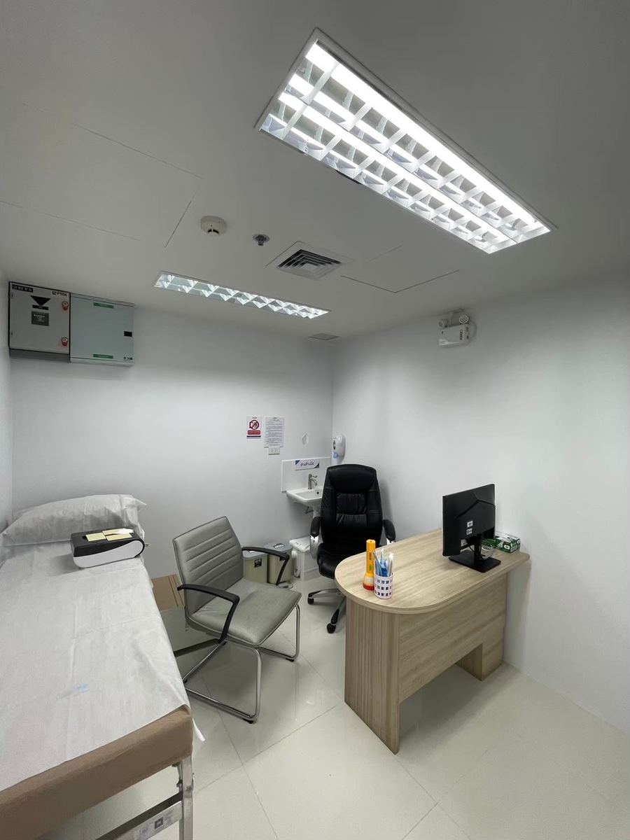 ห้องตรวจอีกจุดหนึ่งพร้อมระบบไฟและปรับอากาศ