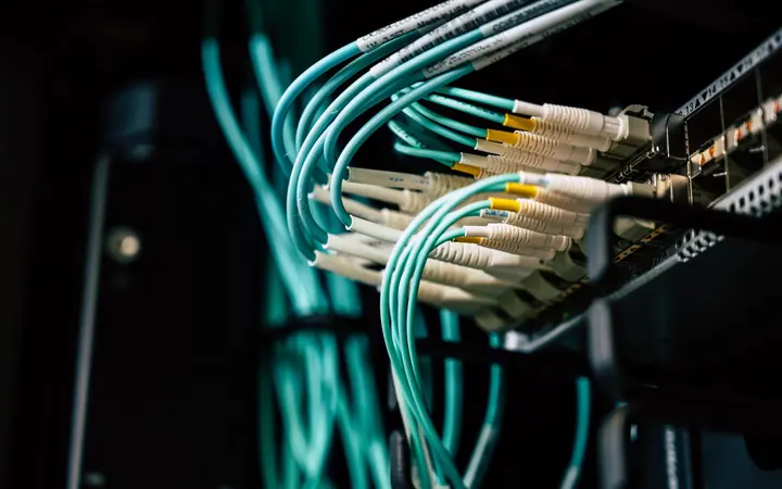 สายสัญญาณเครือข่ายในตู้ Rack งานระบบ Network และ WiFi