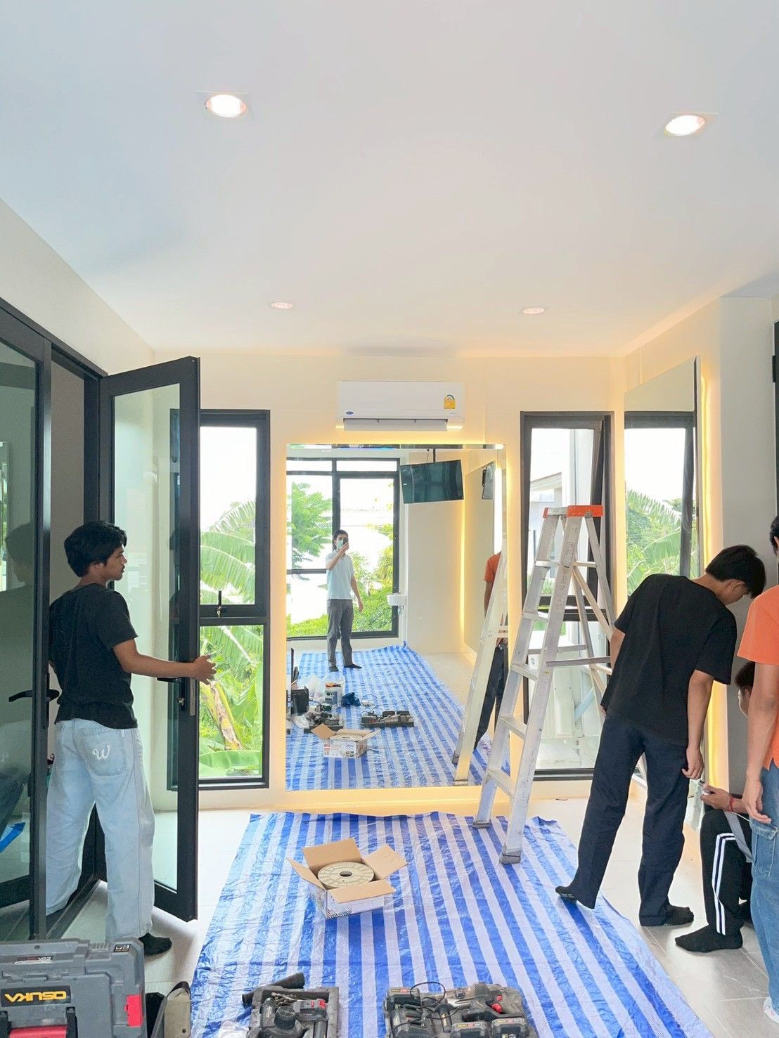 ทีมงานเจริญดีวิศวกรรม ติดตั้งระบบไฟฟ้าภายในบ้านกรุงเทพกรีฑา
