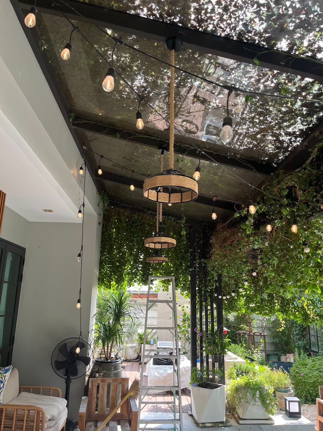 ระเบียงเพดานกระจก String Light โคมแขวนวินเทจ บ้านกรุงเทพกรีฑา