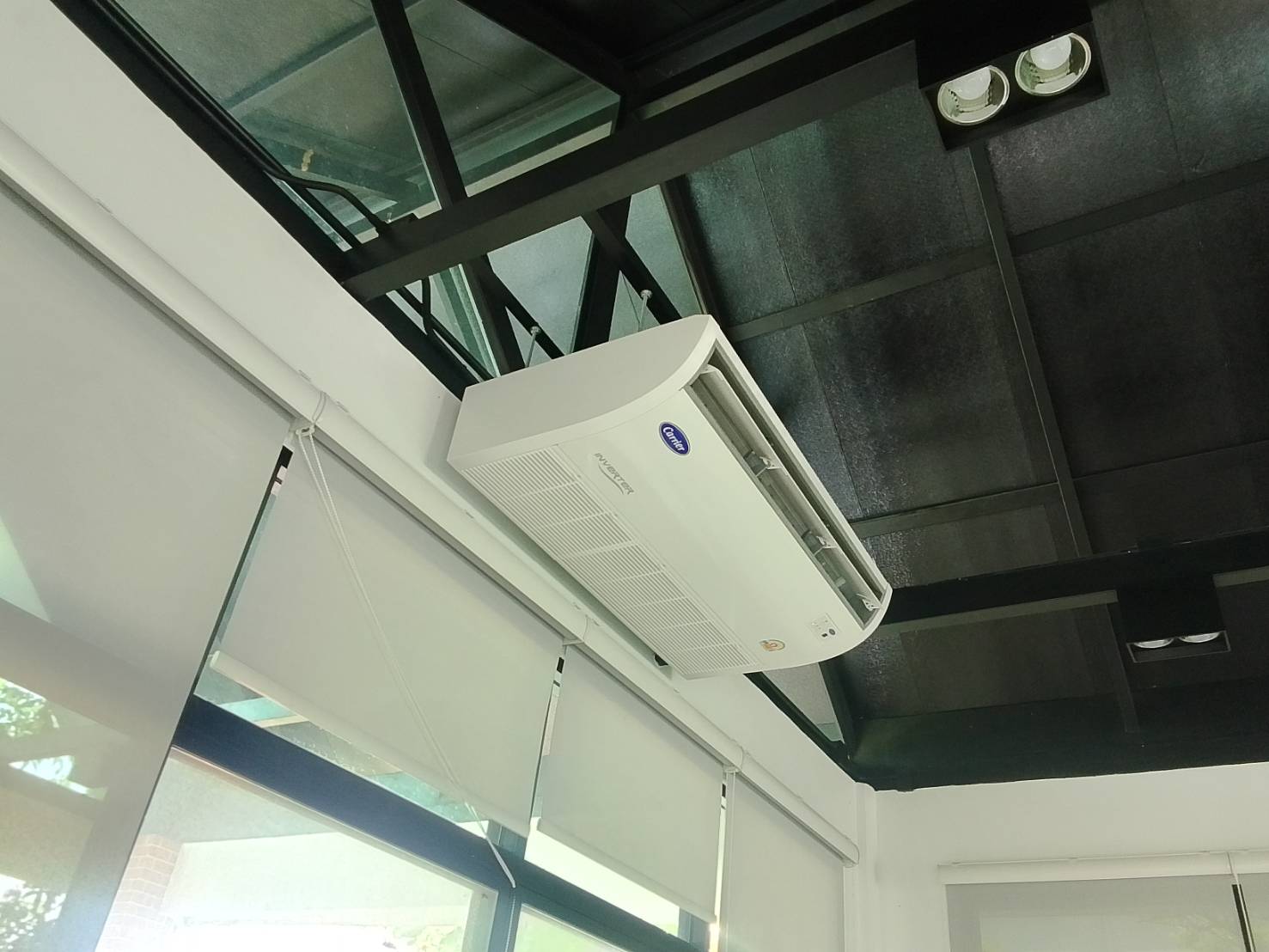 Carrier X-Power Inverter ติดตั้งเสร็จ มุมมองด้านข้าง