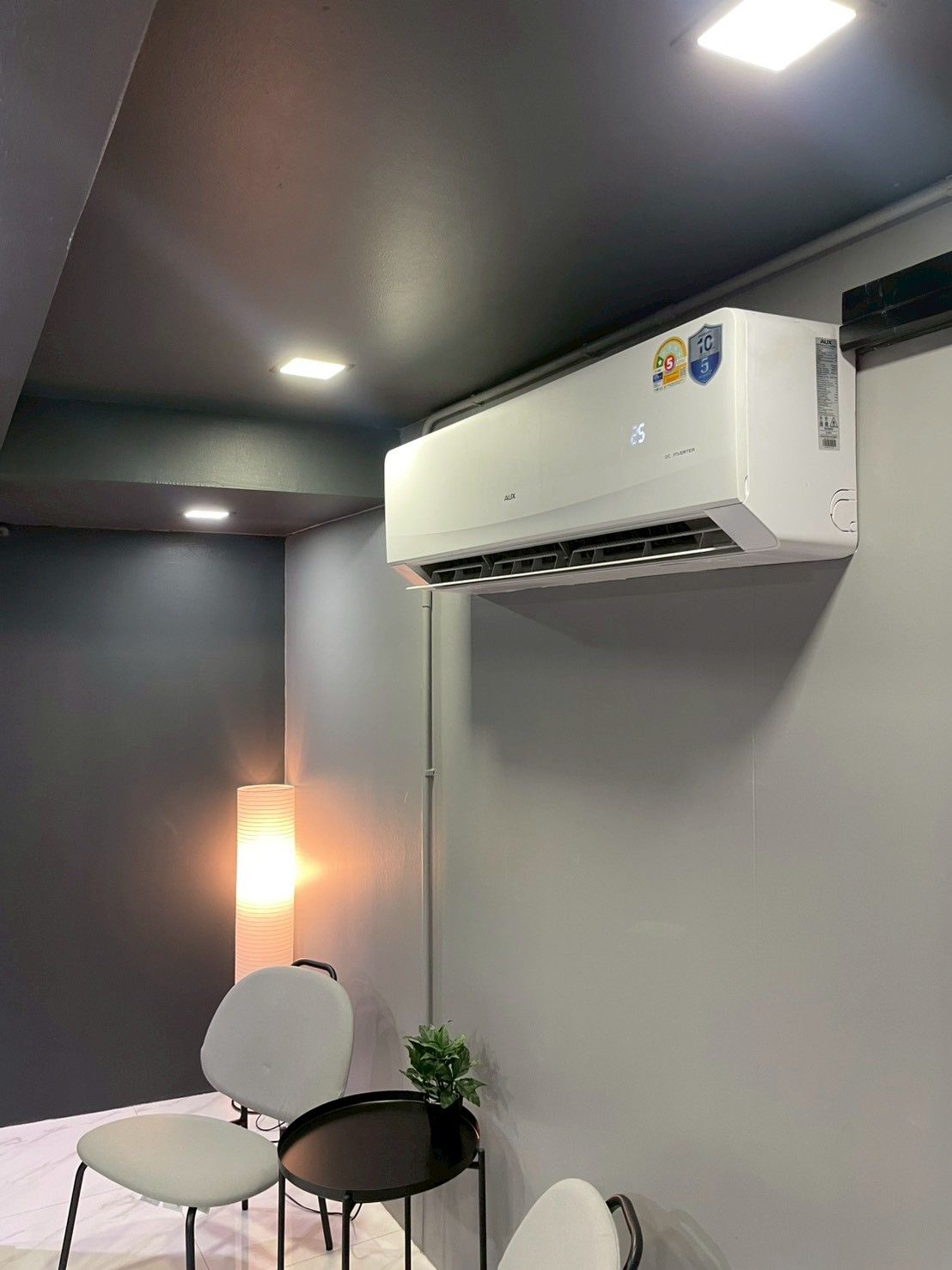 แอร์ผนัง AUX DC Inverter ห้อง VIP พร้อมไฟ Downlight