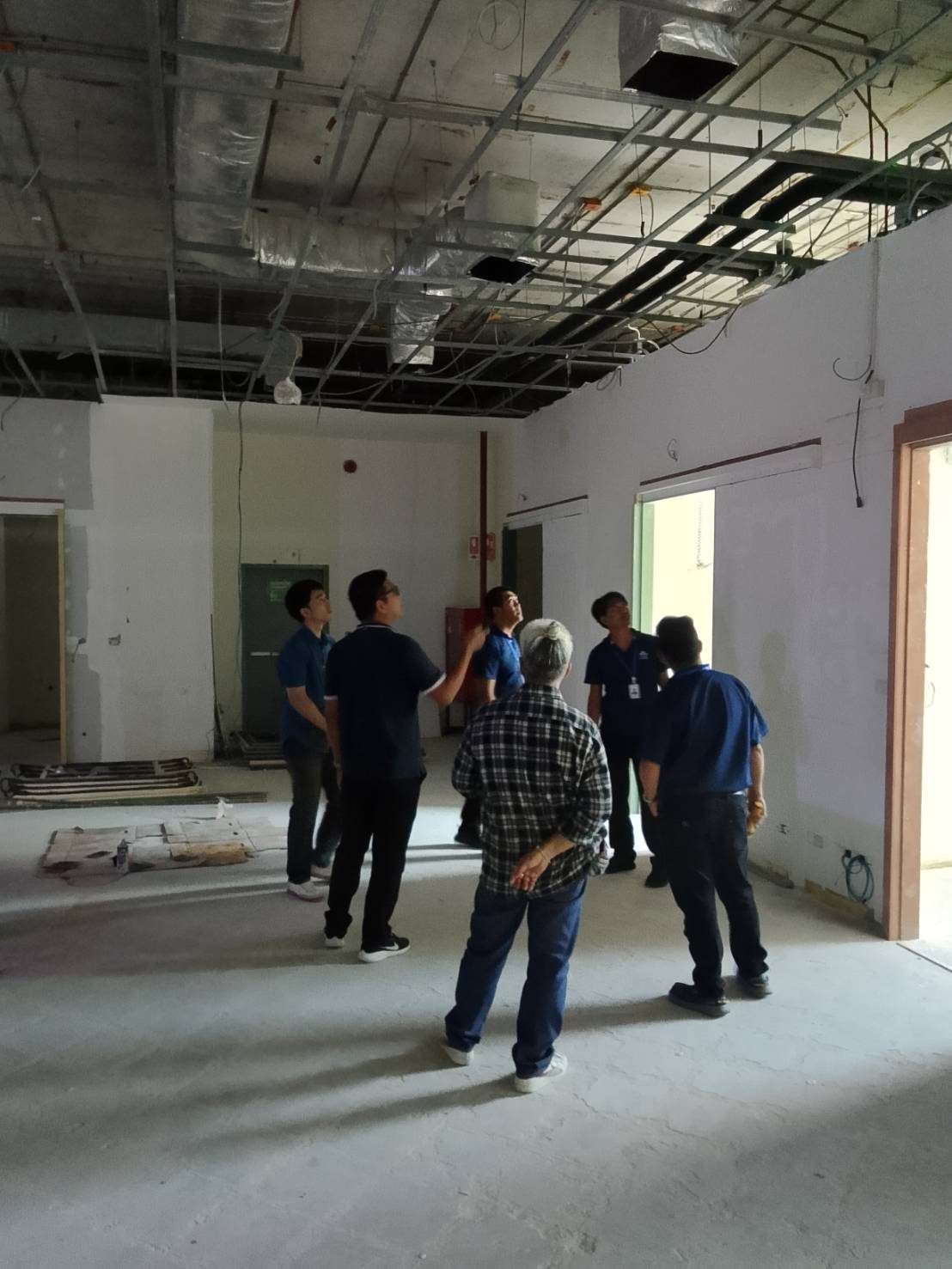 งานรื้อถอนฝ้าเพดานและผนังเดิม แผนก ORTHO & REHAB