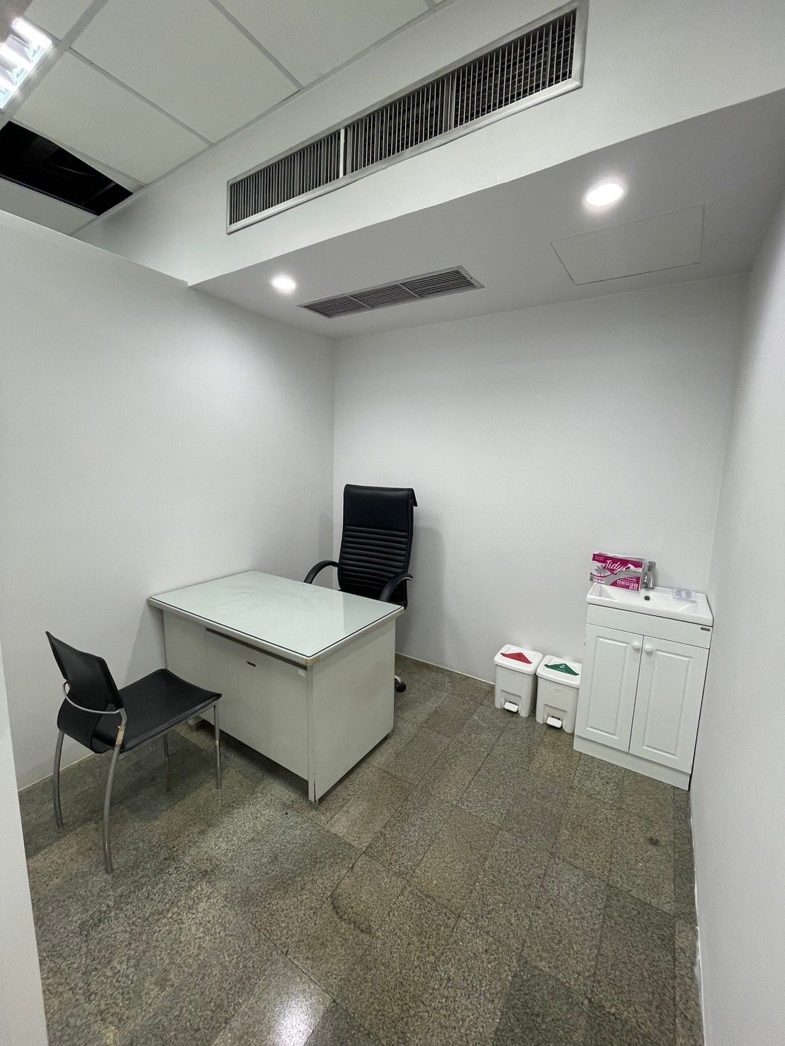 ห้องตรวจแพทย์คลินิกเปาโล ระบบไฟฟ้าและปรับอากาศครบวงจร