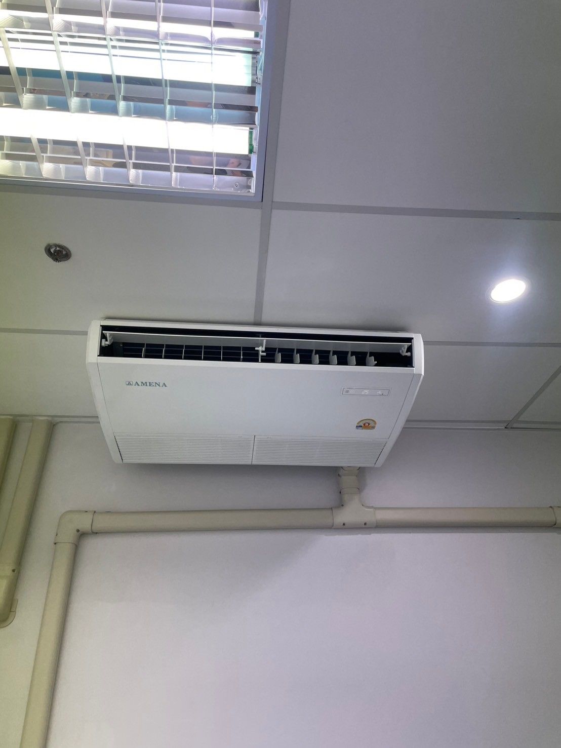 AMENA Floor AC ติดตั้งเสร็จสมบูรณ์ คลินิกเปาโล