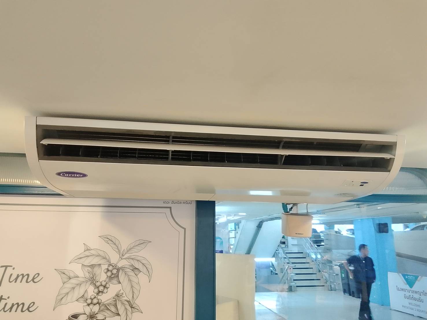 Carrier Ceiling Type ภายในร้าน The Humble Crumb โรงพยาบาลพญาไท 2