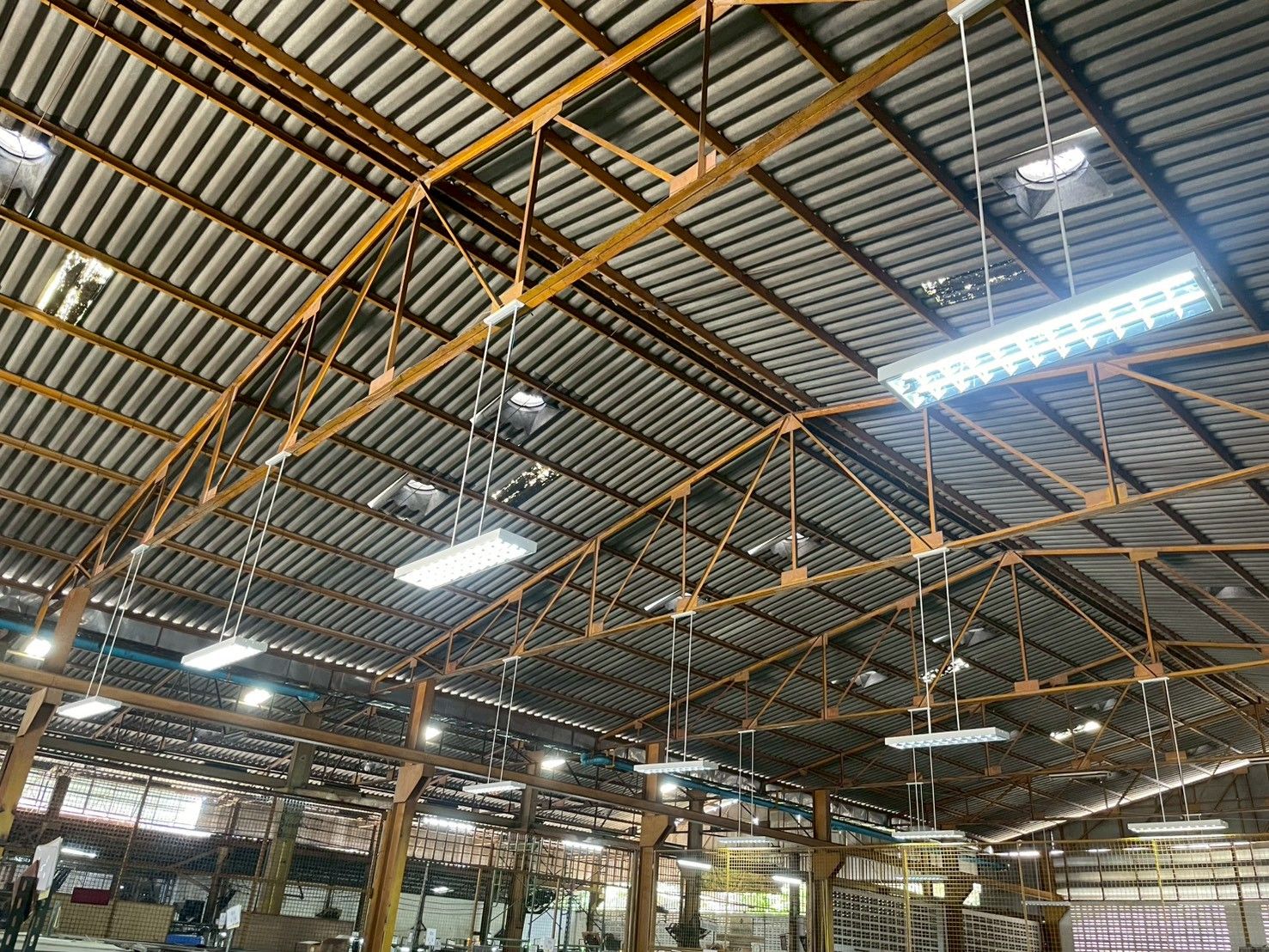 ติดตั้งโคมไฟ LED โรงงาน YAGUSO พระประแดง